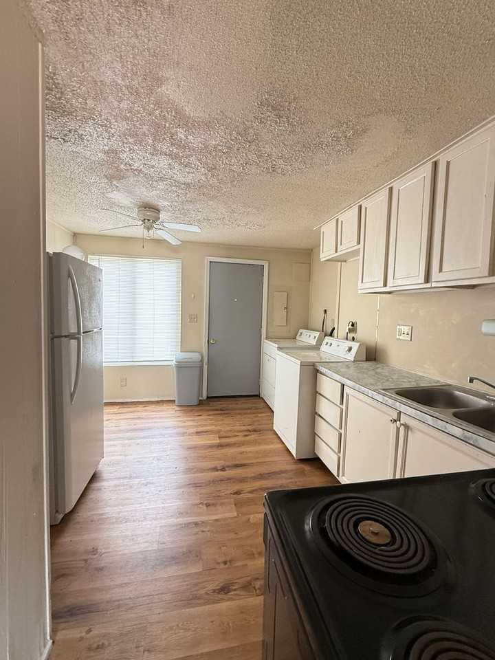 805 S Walnut St #A - Photo 5 of 10