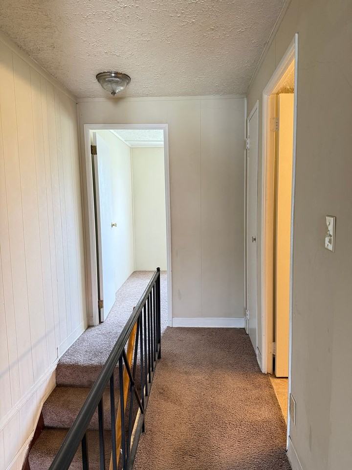 805 S Walnut St #A - Photo 7 of 10