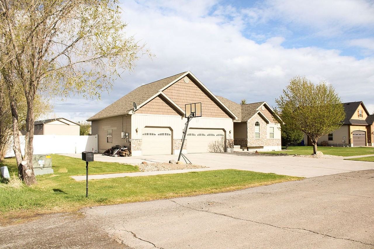 561 Twisted Willow Rd - Photo 3 of 50