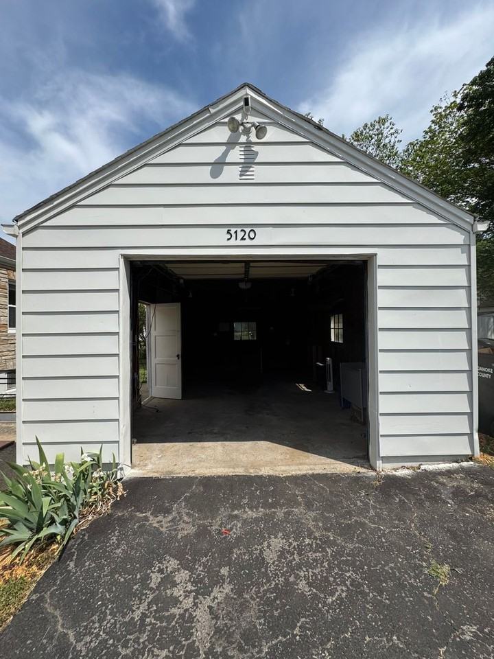 5120 Starkey Rd - Photo 2 of 24