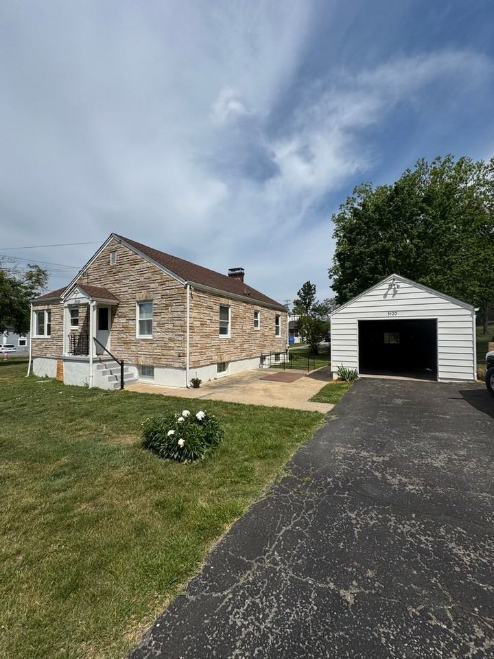 5120 Starkey Rd - Photo 3 of 24