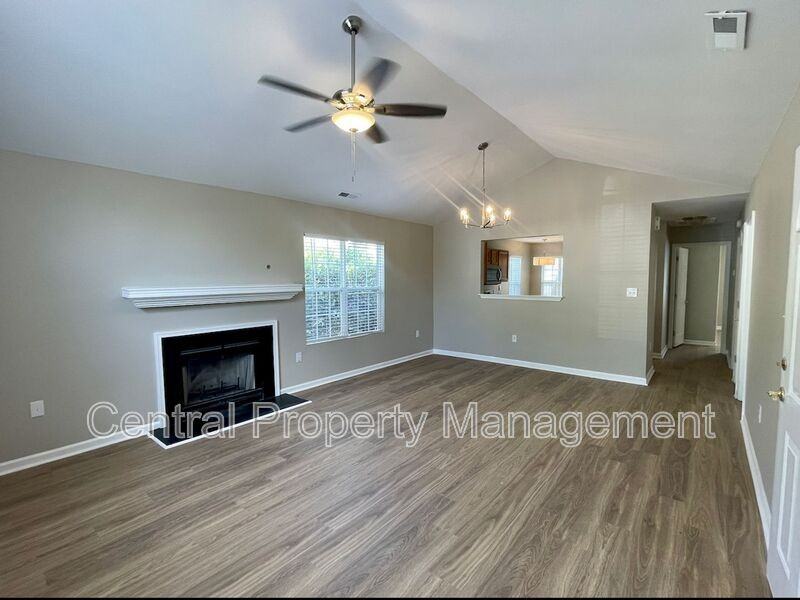 320 Woodruff Park Ln - Photo 3 of 8