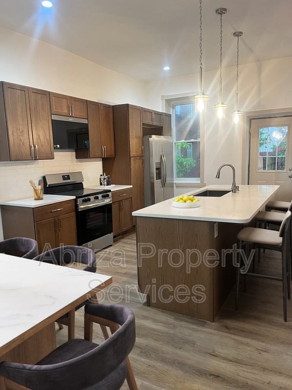 1725 S Tucker Blvd - Photo 3 of 11