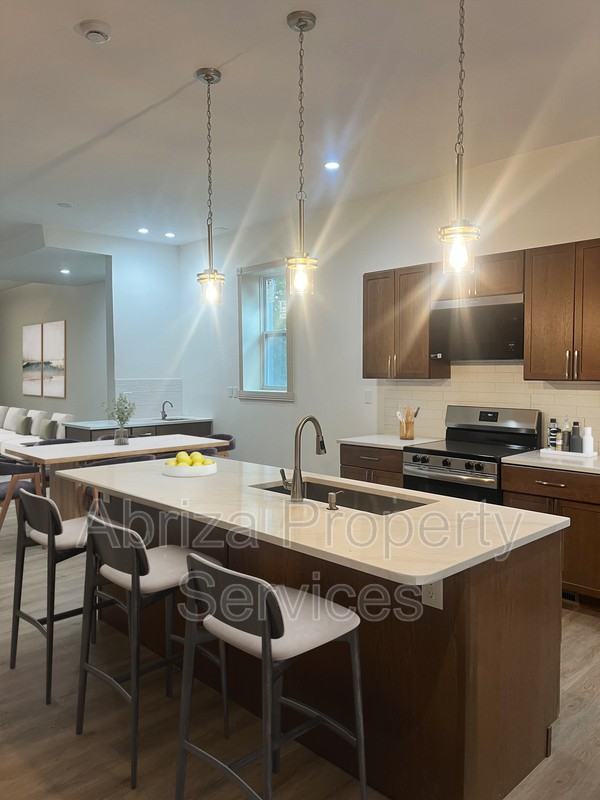 1725 S Tucker Blvd - Photo 4 of 11