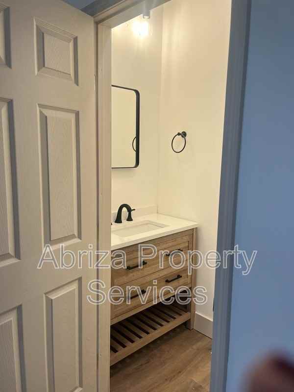 1725 S Tucker Blvd - Photo 5 of 11