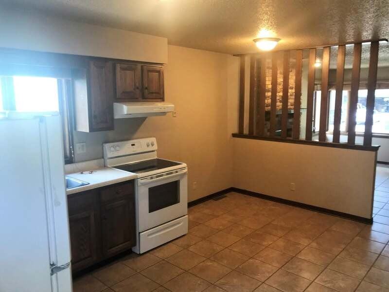 319 Opal Cir - Photo 3 of 12