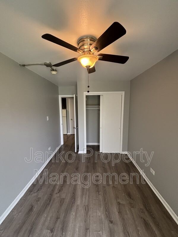 3331 Commercial Ave #10 - Photo 3 of 4