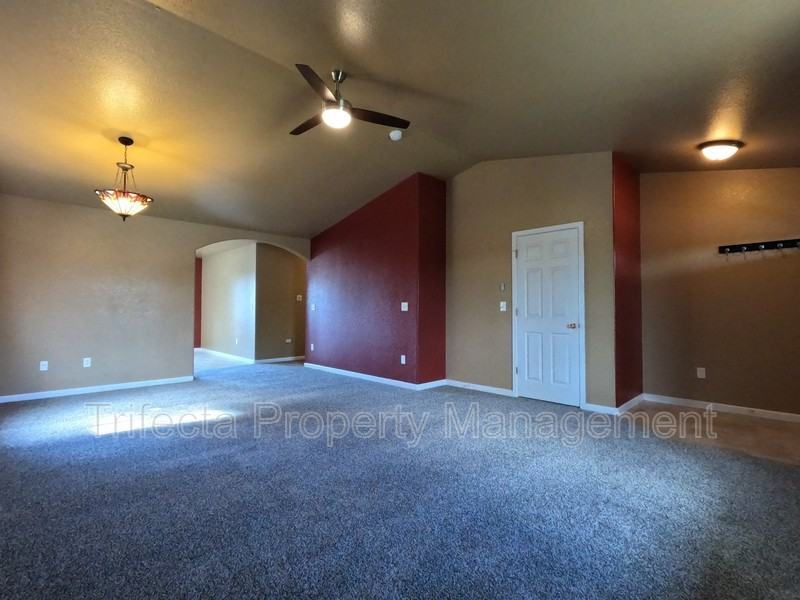 3627 Glenbarr Ct - Photo 3 of 16