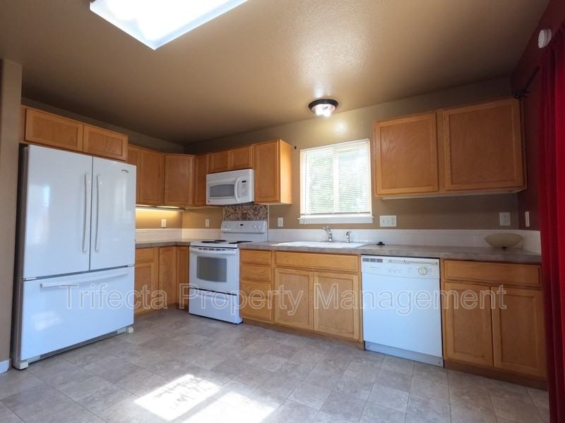 3627 Glenbarr Ct - Photo 4 of 16