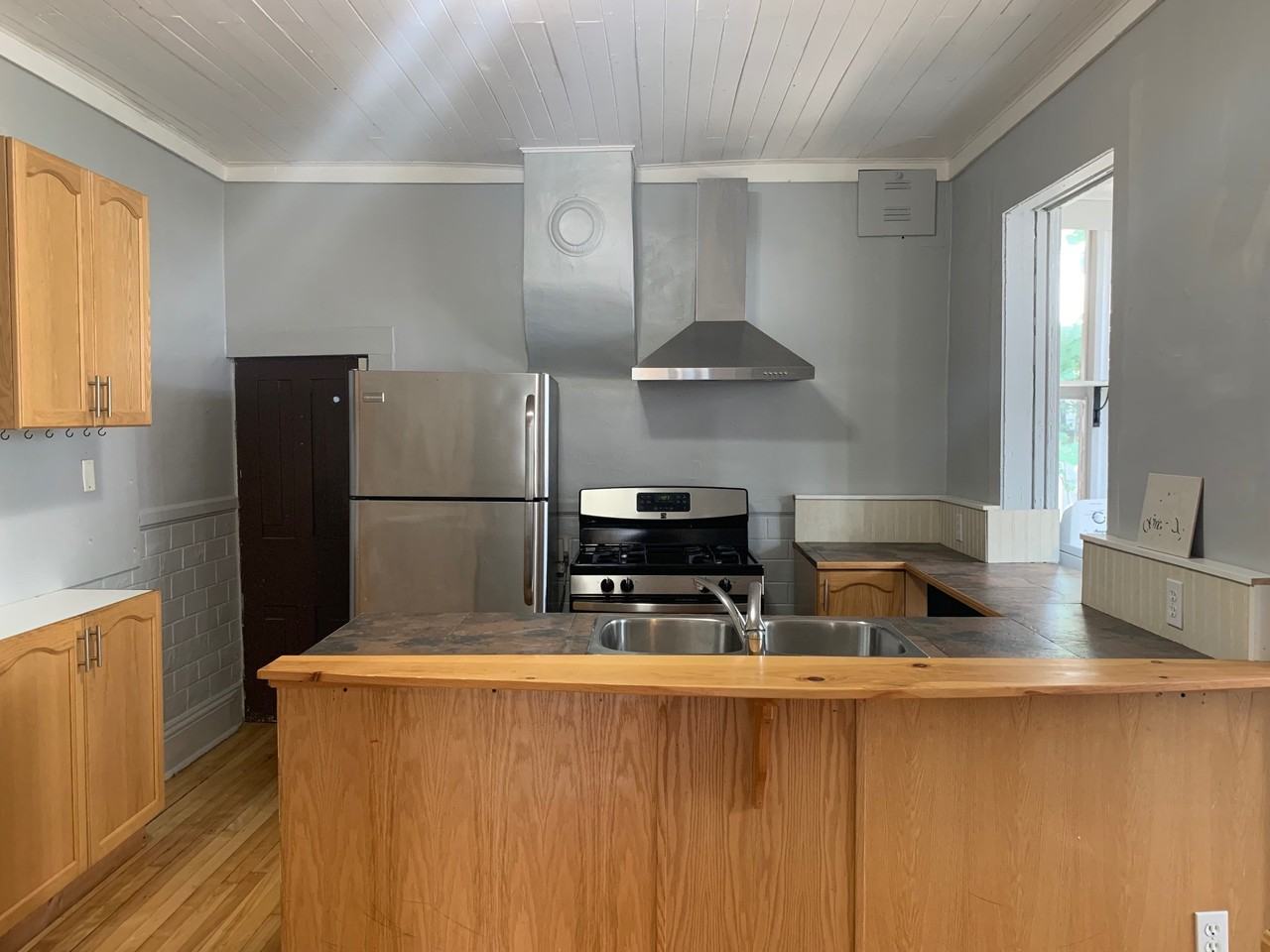 49 Greig St - Photo 2 of 6