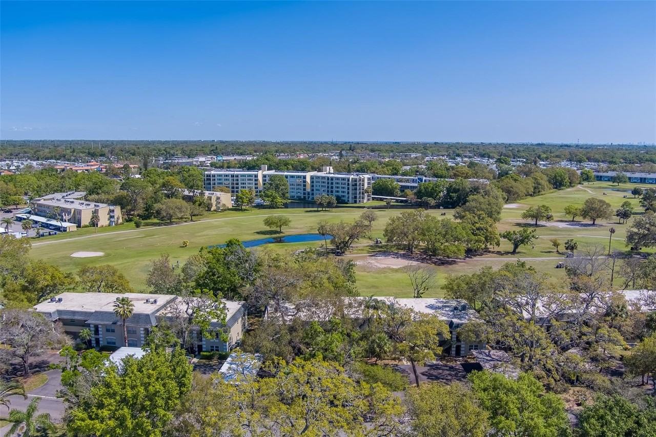 68 Country Club Dr - Photo 3 of 18