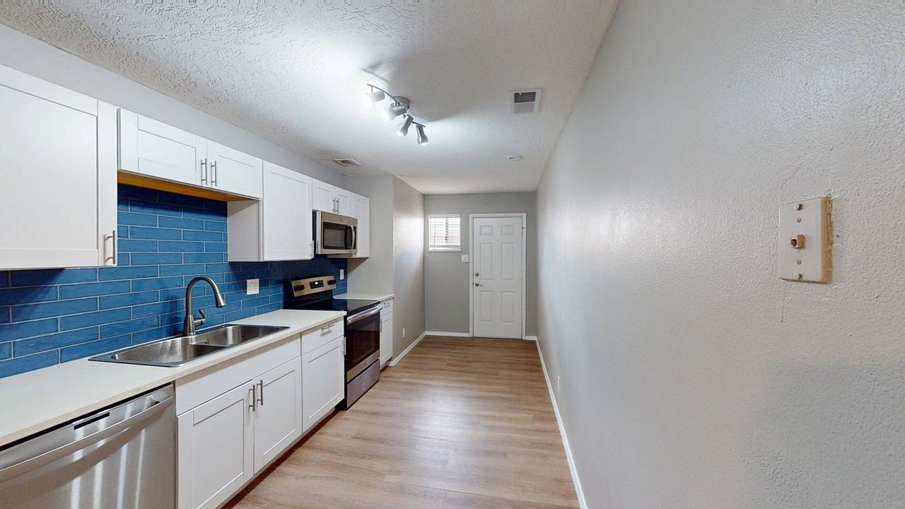 2614 Conchas St Ne - Photo 5 of 46