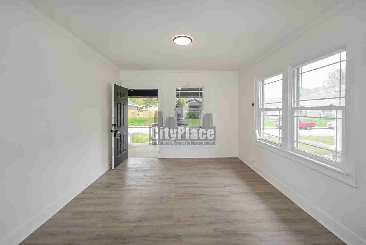 722 N Linwood Ave - Photo 6 of 20
