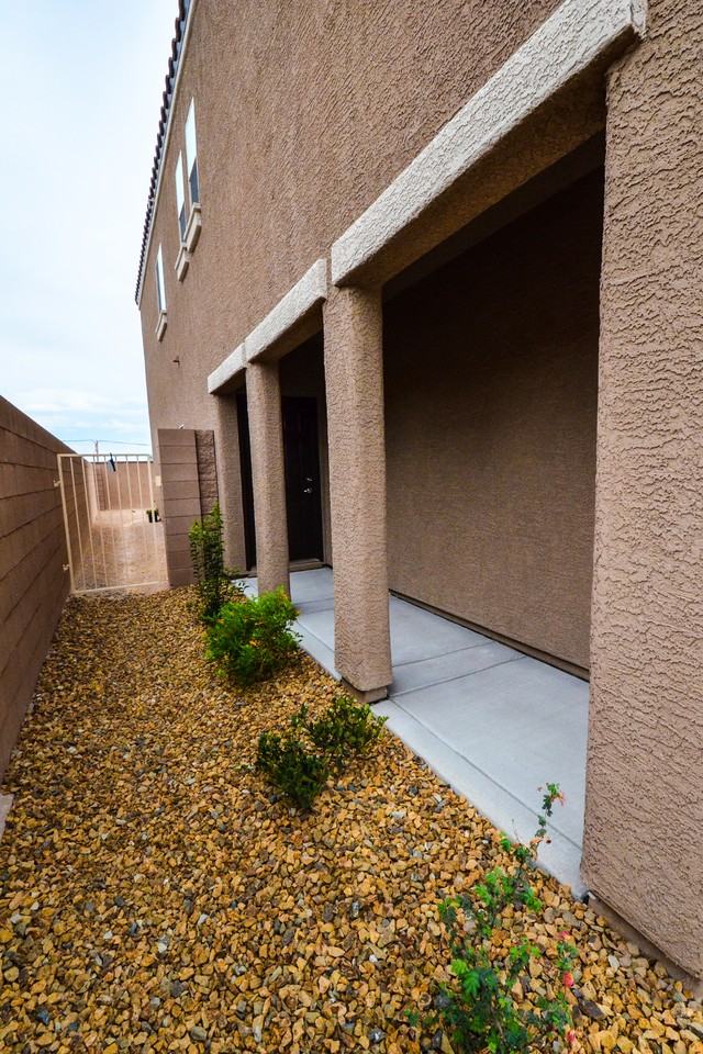 9422 Sand Tiger Ave - Photo 3 of 27