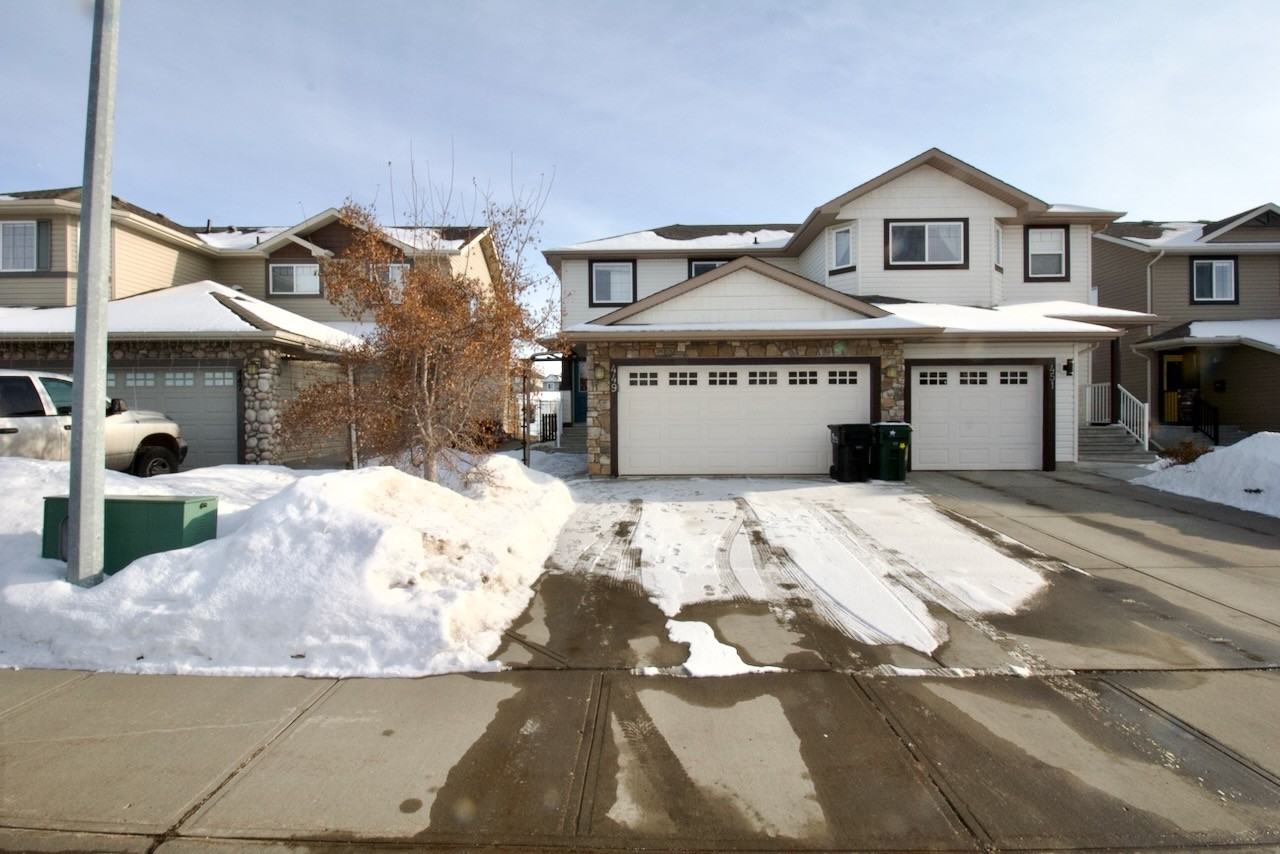 449 Charlotte Cres - Photo 2 of 39