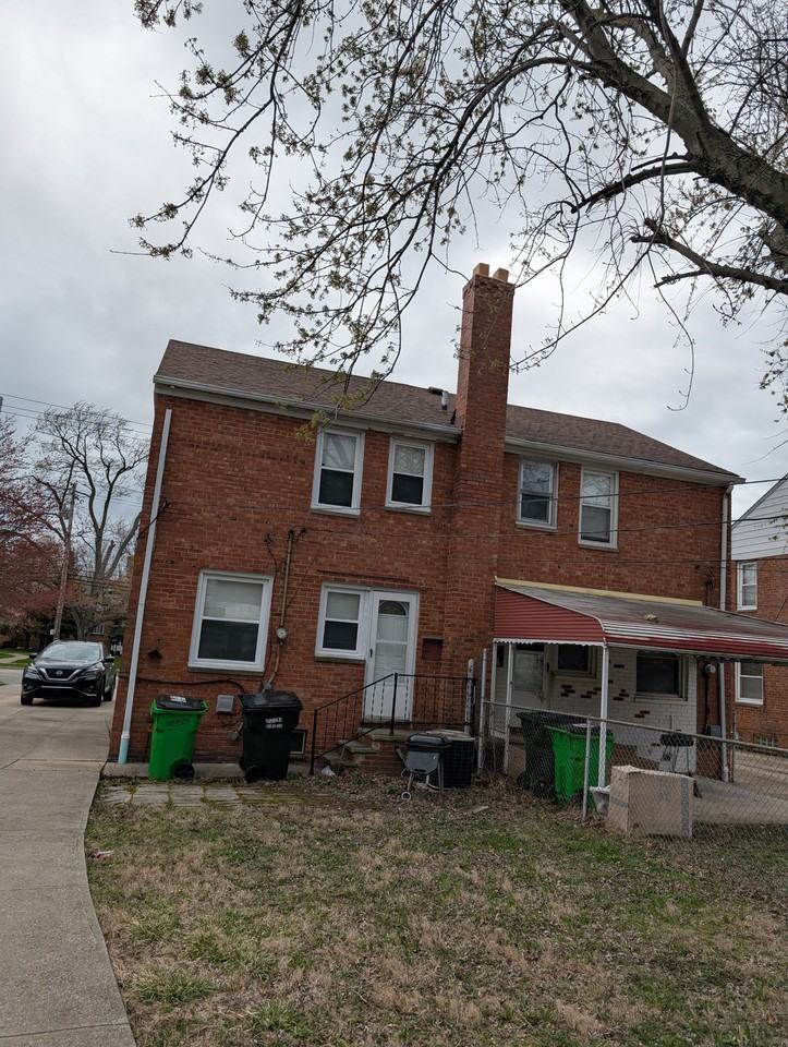 25270 Lake Shore Blvd - Photo 2 of 10