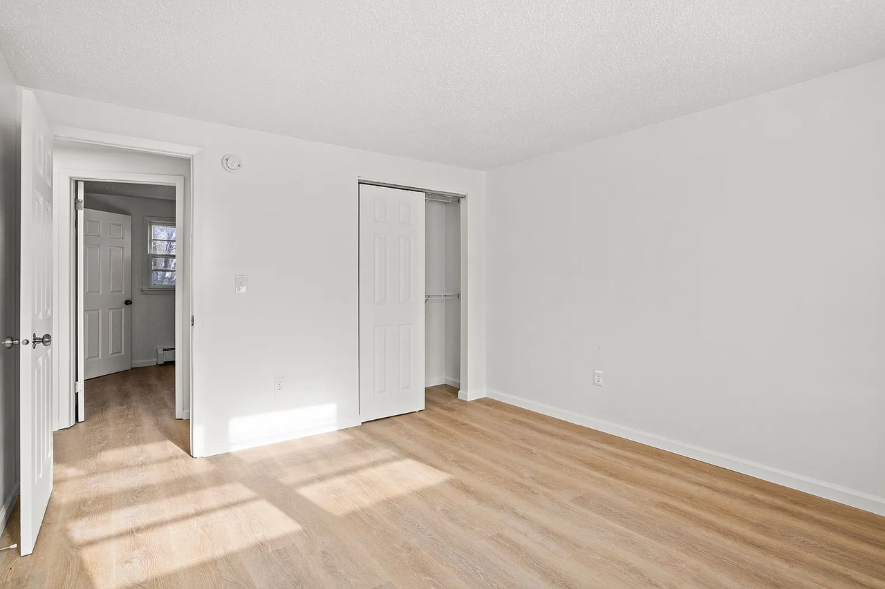 5000 Oak Crest Courtyard #52-2 - Photo 2 of 9