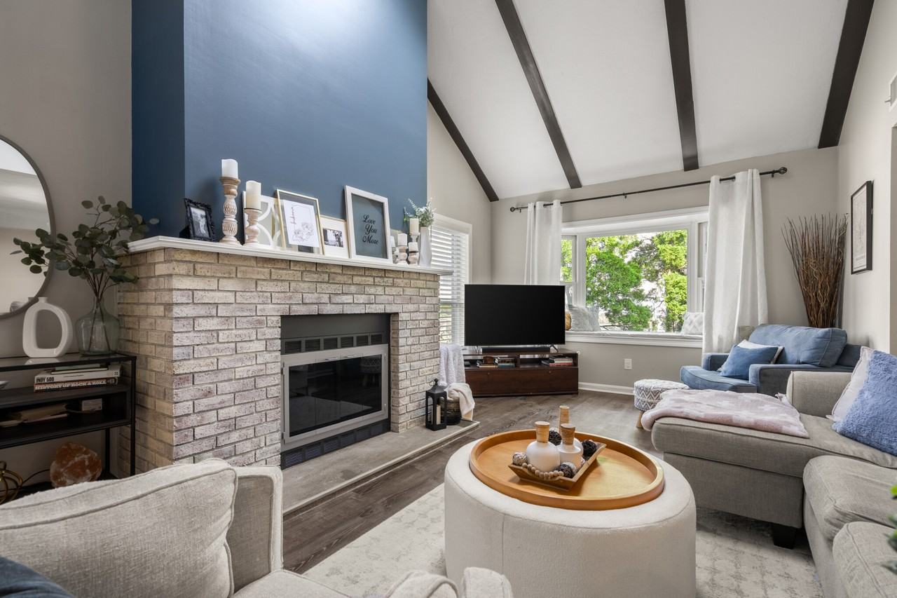 29 Whaler Ln - Photo 2 of 32