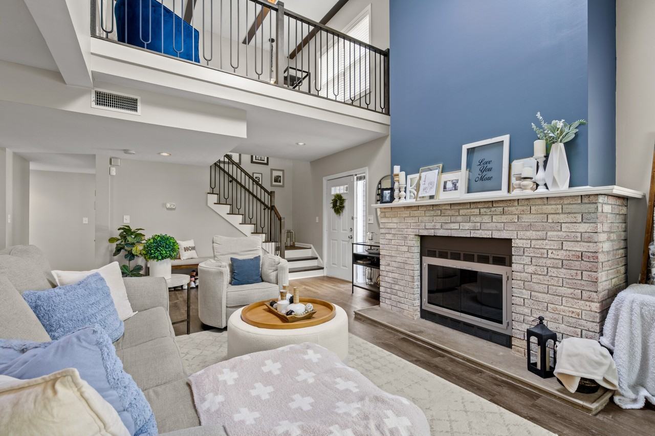 29 Whaler Ln - Photo 3 of 32