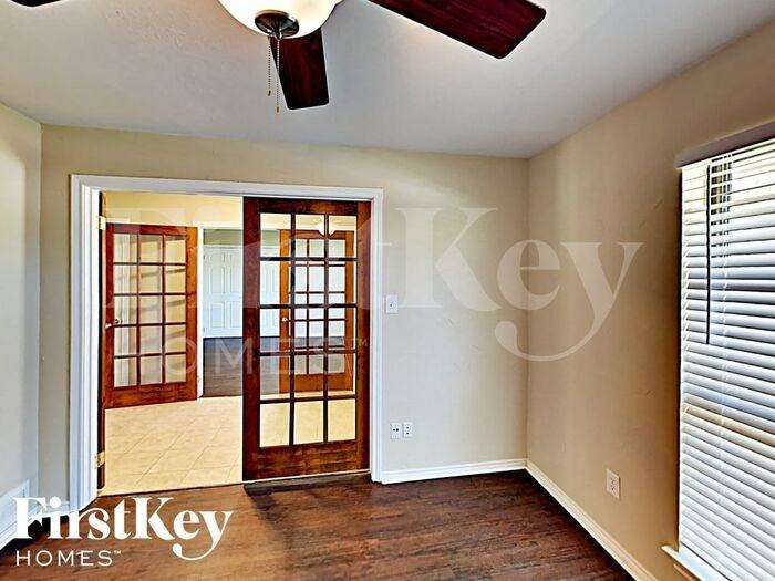 7701 Skylake Dr - Photo 3 of 16