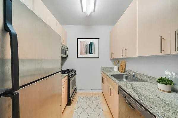 Washington St #24L - Photo 4 of 10