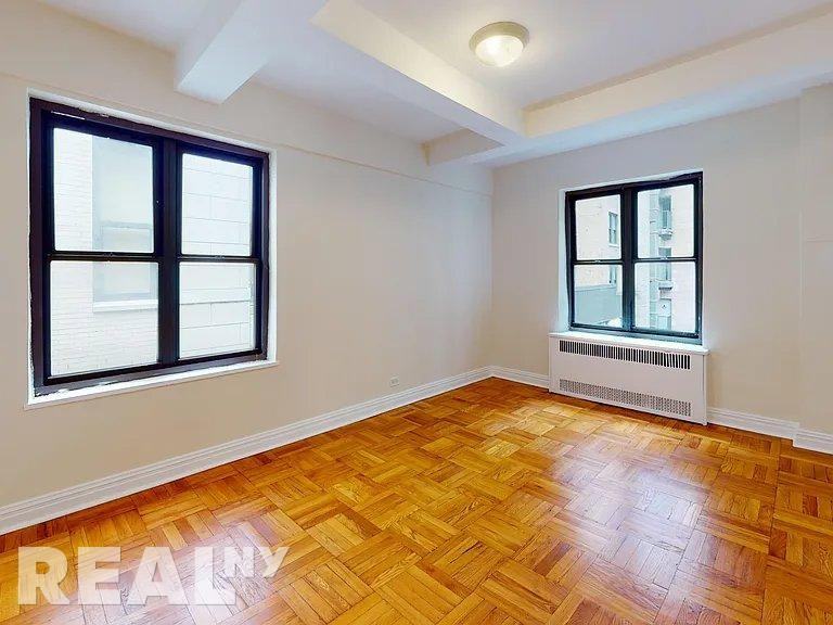 E 56th St #7H - Photo 3 of 9