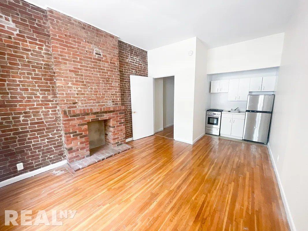 E 84th St #2M - Photo 2 of 7