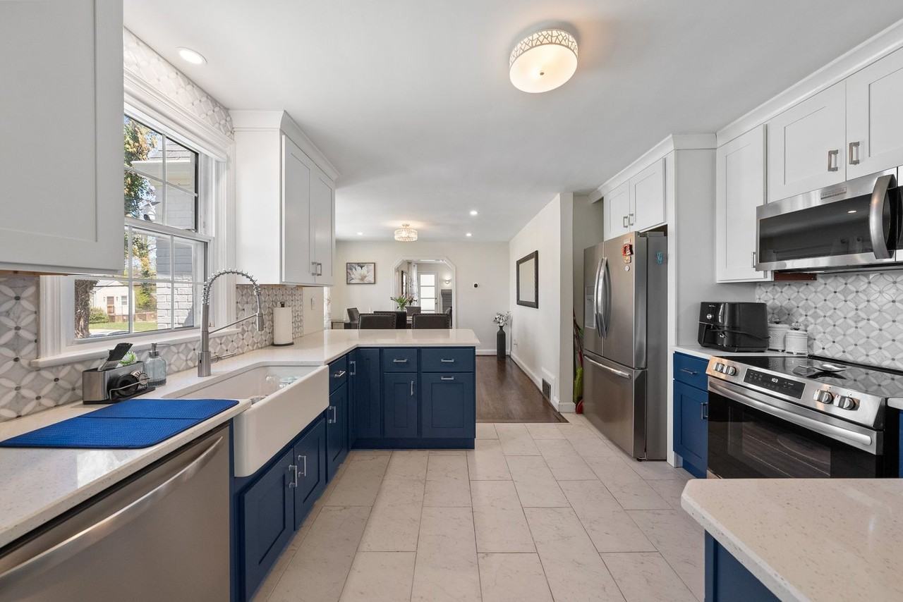 6511 Foster St - Photo 3 of 38