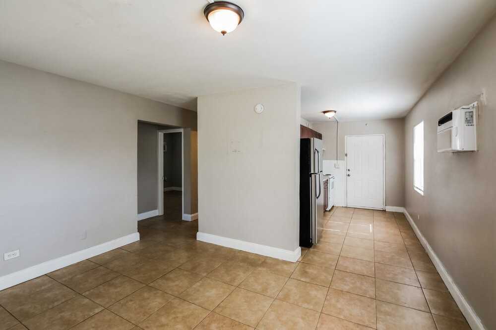 2814 Nw 6th St - Photo 6 of 16