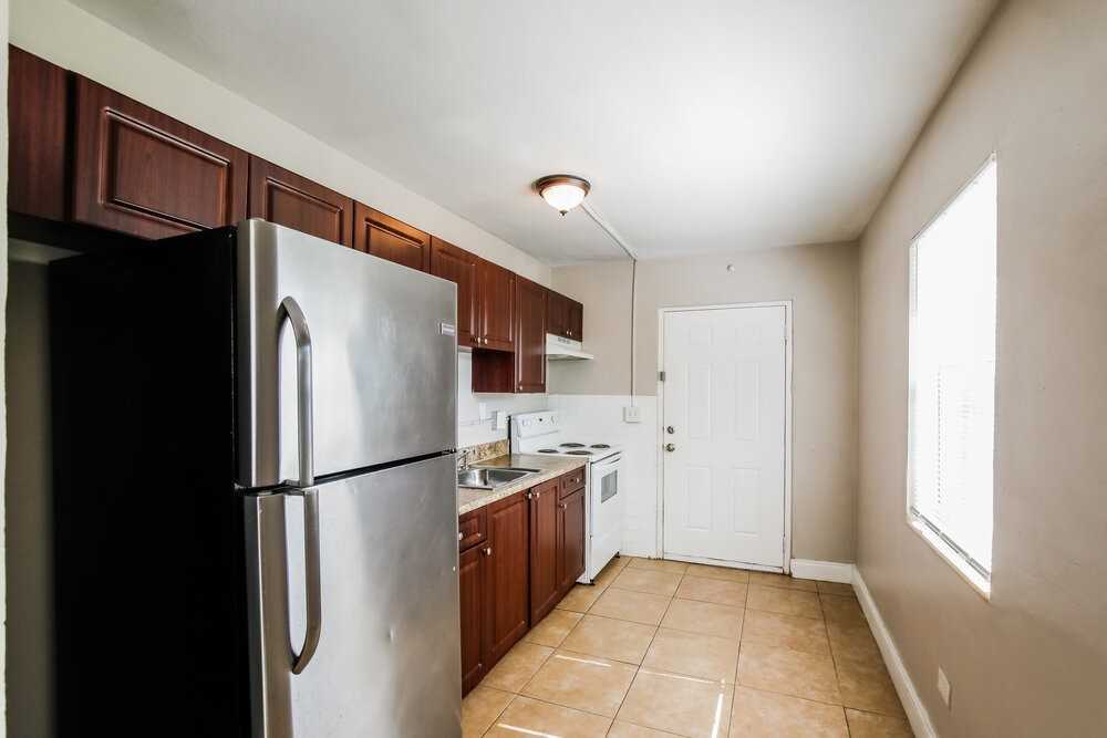 2814 Nw 6th St - Photo 7 of 16