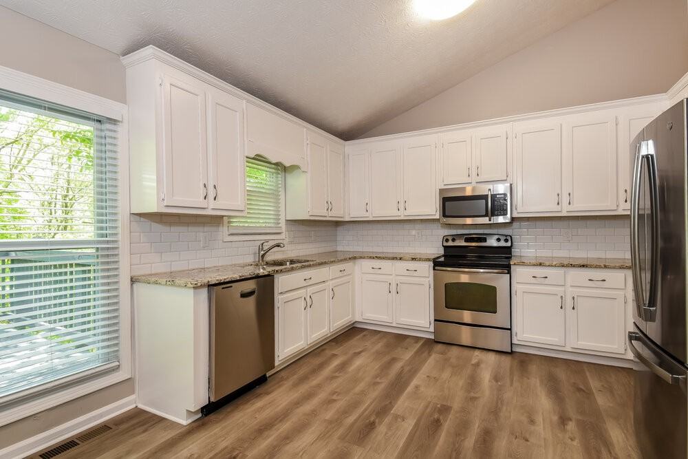 580 Toonigh Rd - Photo 6 of 17