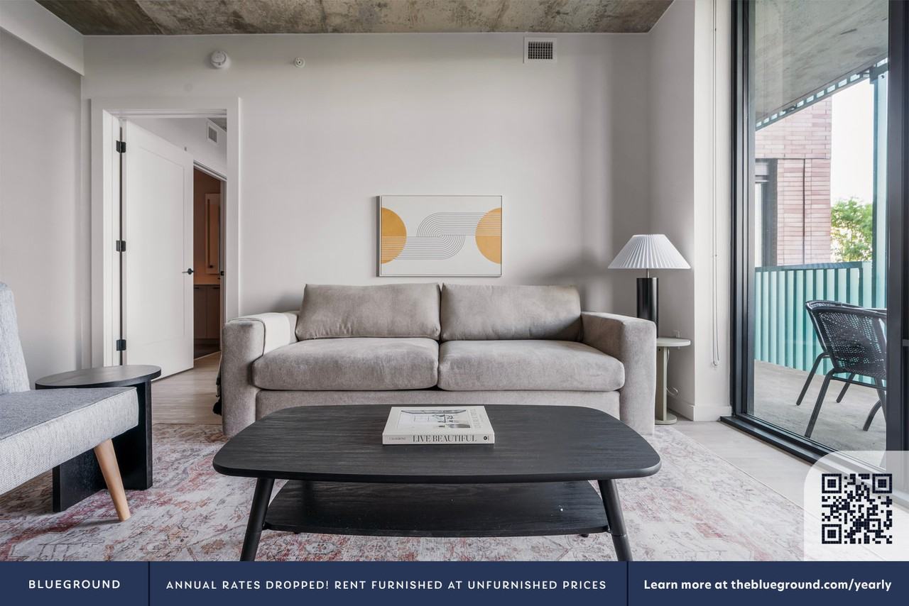 3030 South Potomac Avenue - Photo 4 of 36