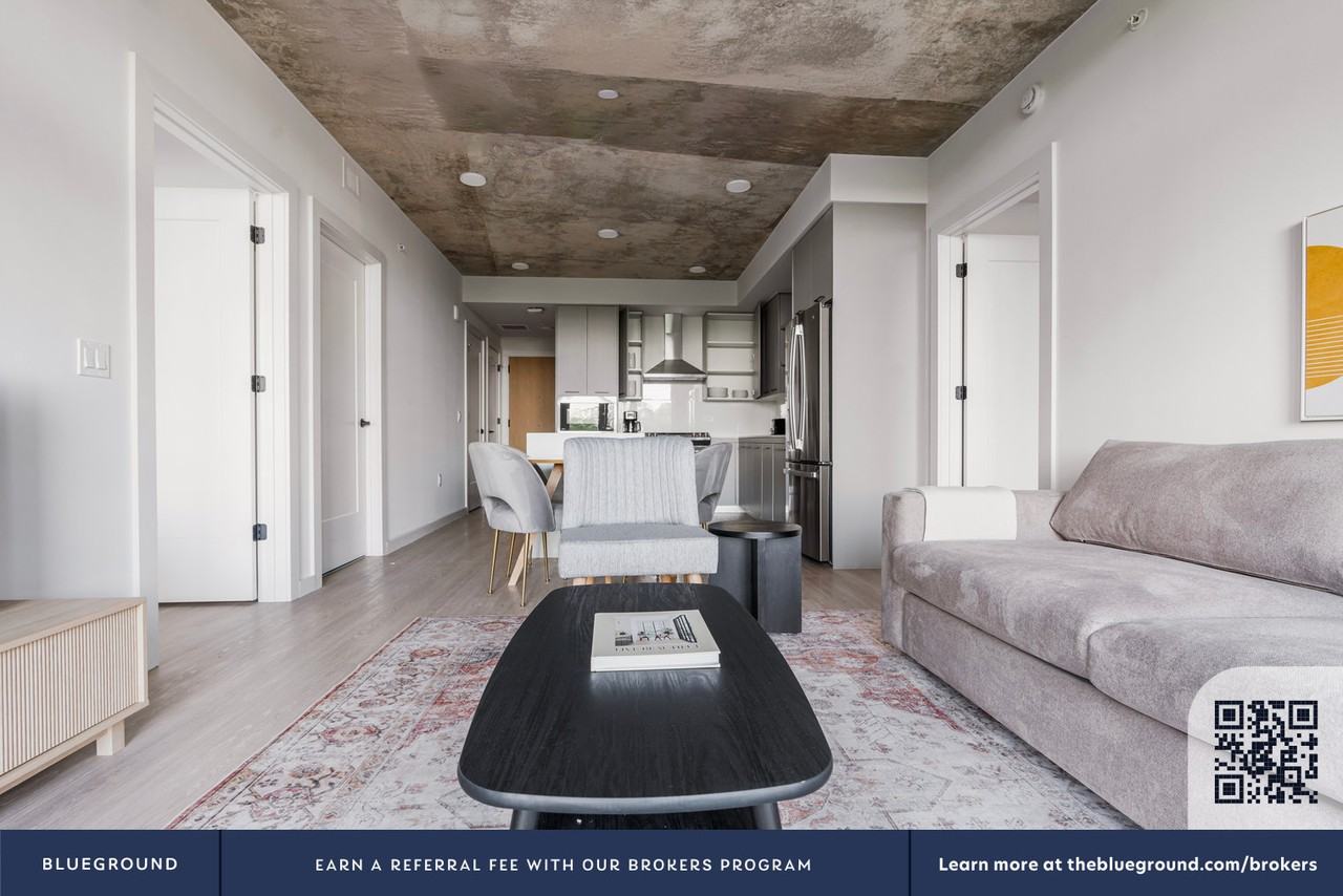 3030 South Potomac Avenue - Photo 5 of 36