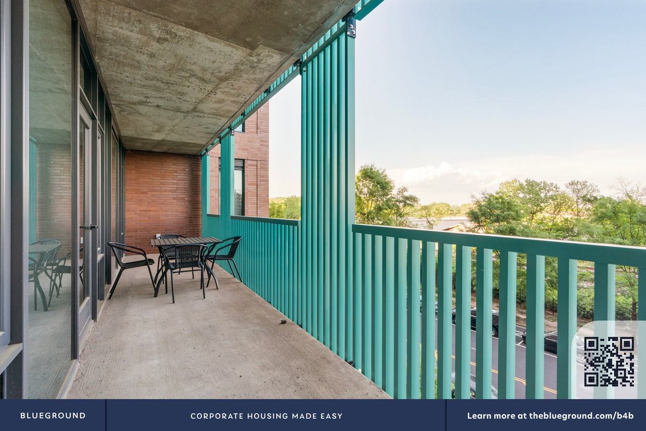 3030 South Potomac Avenue - Photo 6 of 36