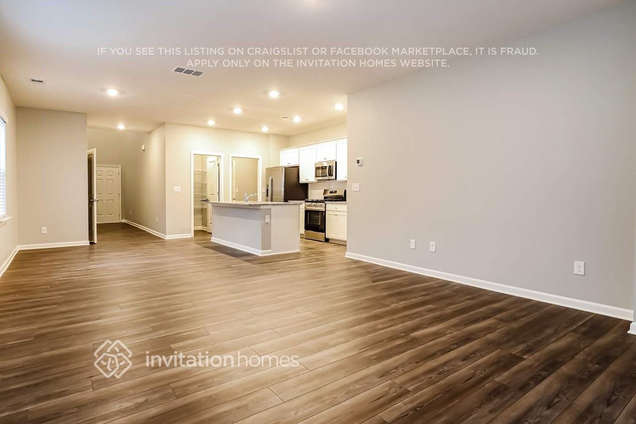 617 Friesland Dr - Photo 6 of 18