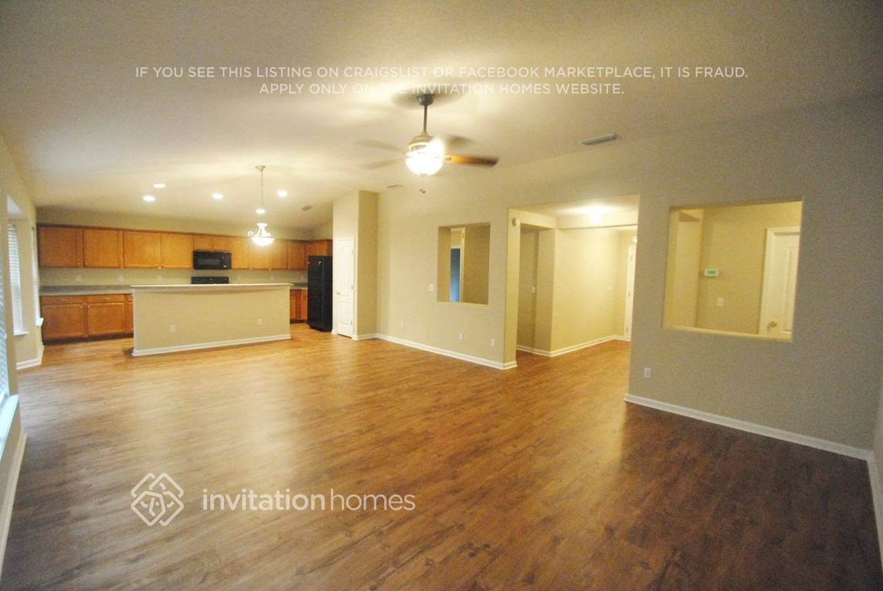 11279 Martin Lakes Dr N - Photo 2 of 10