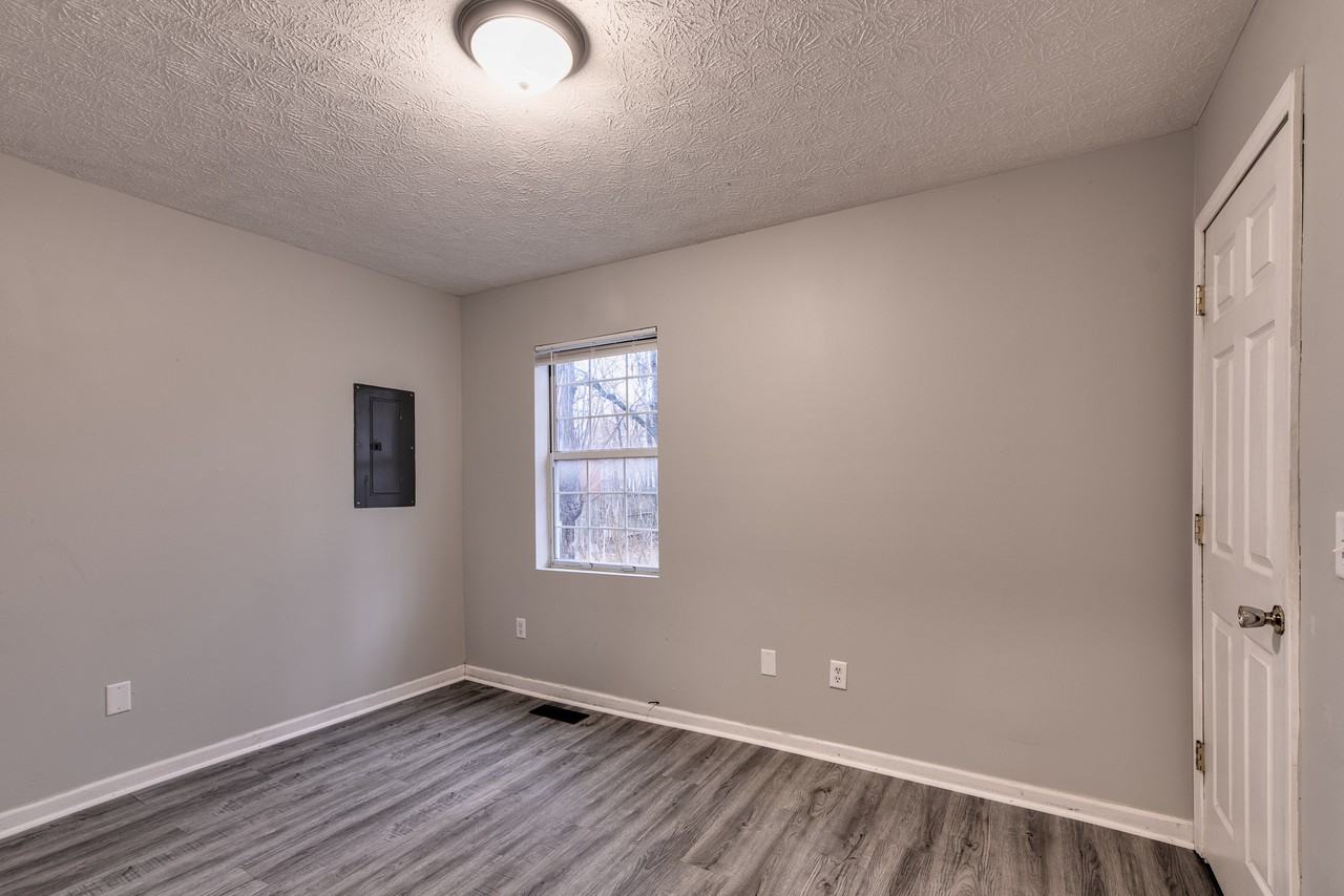 629 Swan St #B - Photo 6 of 14