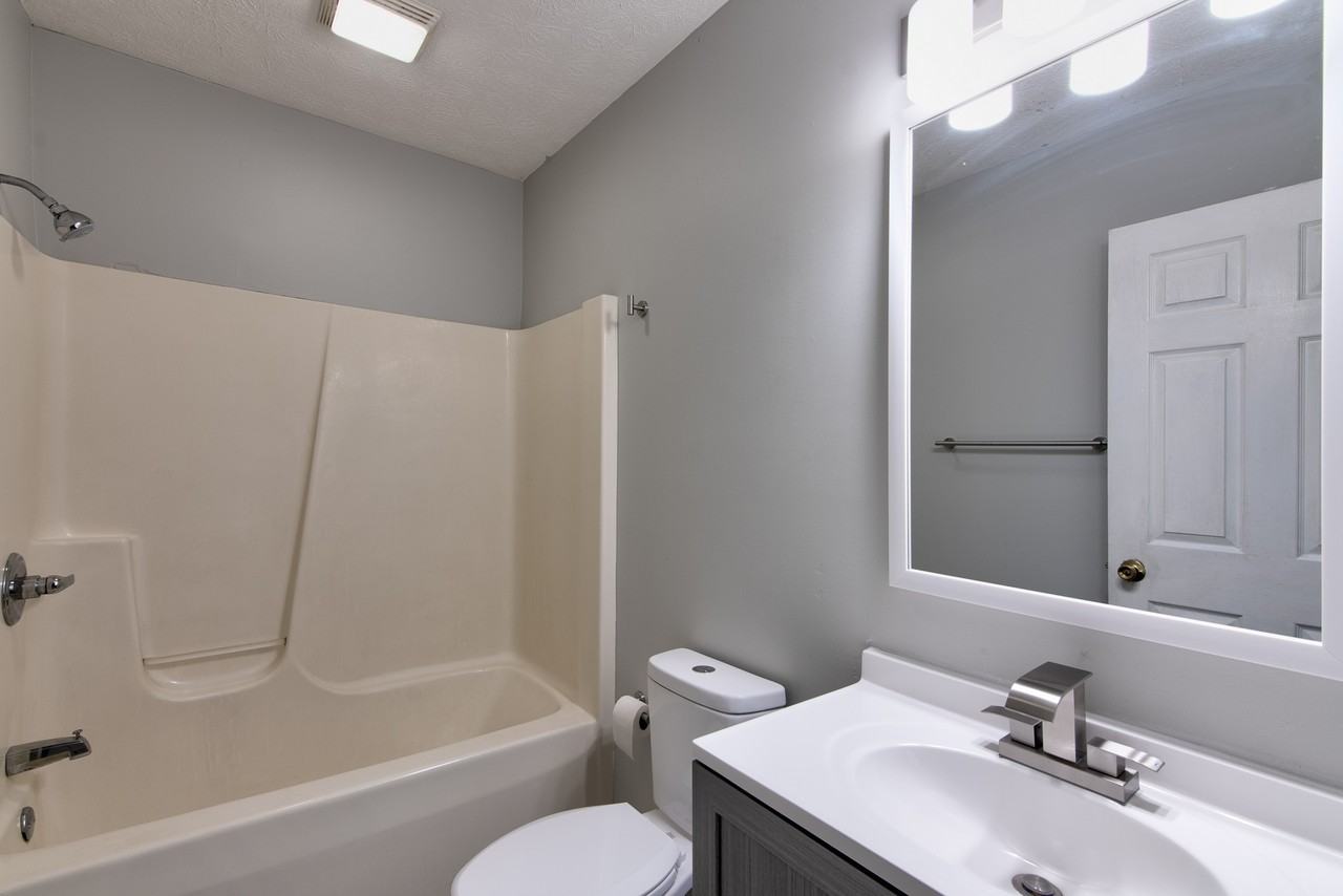 629 Swan St #B - Photo 3 of 14