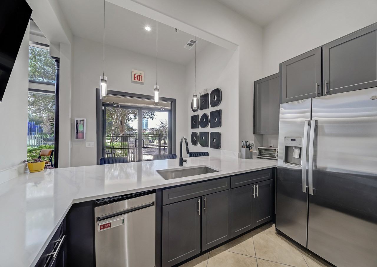 Grand Venetian at Las Colinas - Photo 7 of 50