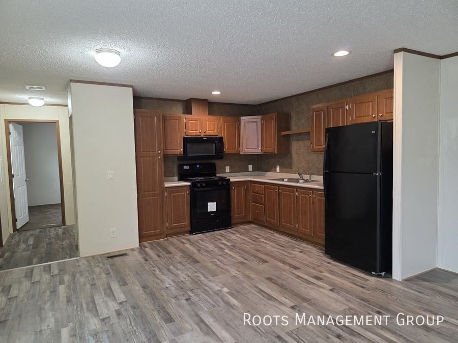 108 Ashford Dr #108 - Photo 2 of 12