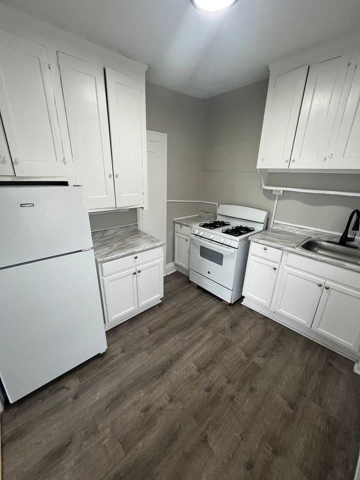 2814 Hampshire Road - Photo 3 of 27