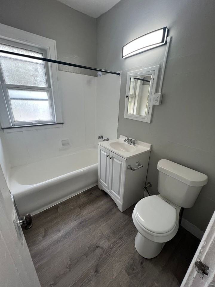 2814 Hampshire Road - Photo 5 of 27