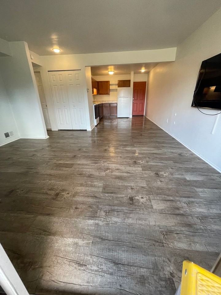 Ambassador West Apartments - Photo 3 of 25