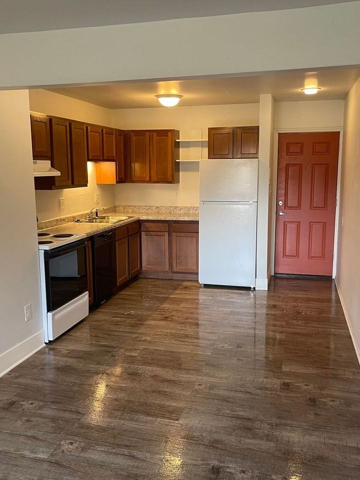 Ambassador West Apartments - Photo 2 of 25