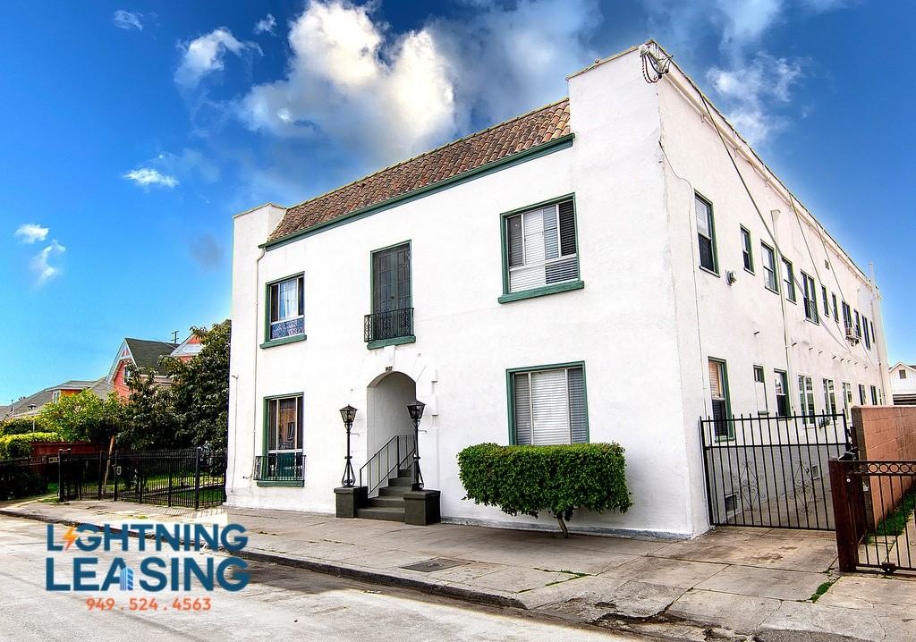 445 E 27th St #203D - Photo 3 of 15