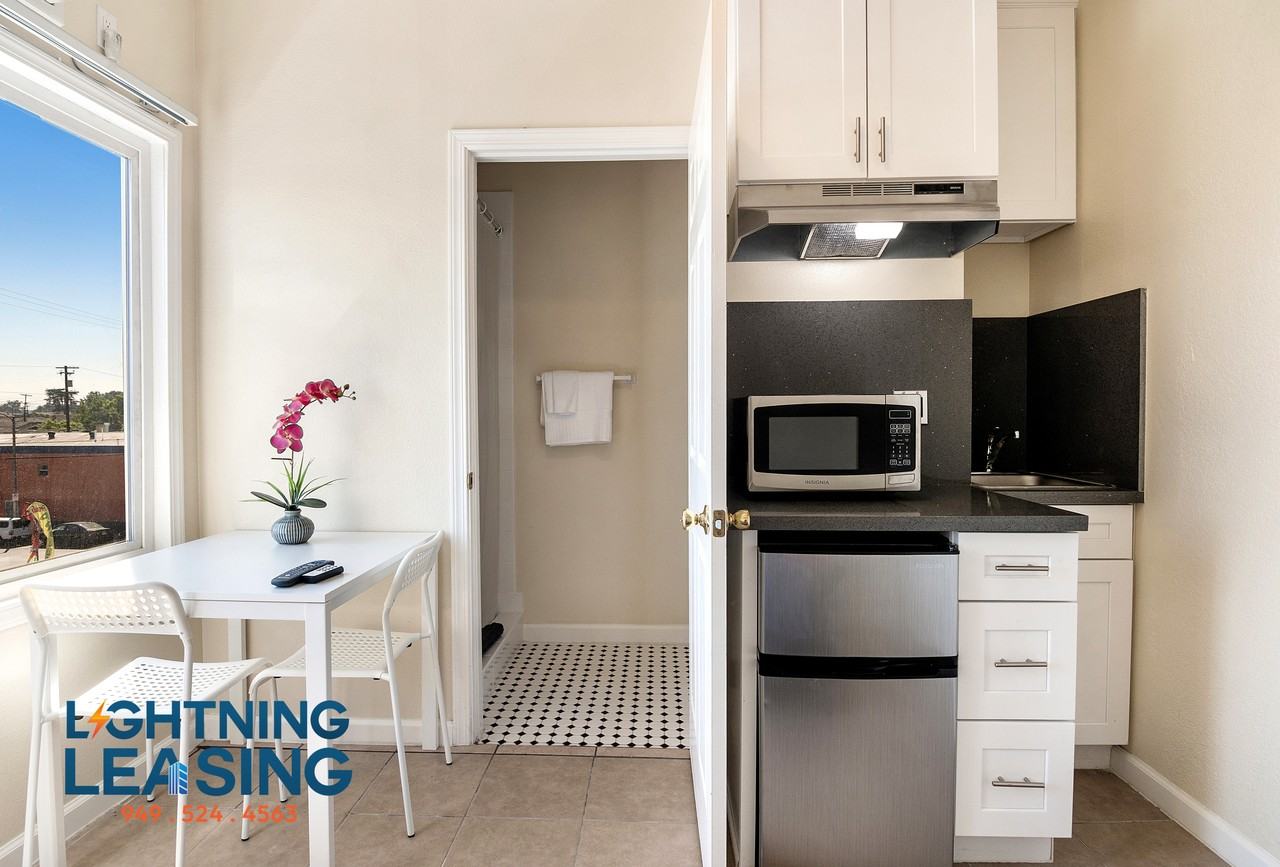 5122 1/2 Avalon Blvd #204D - Photo 2 of 11