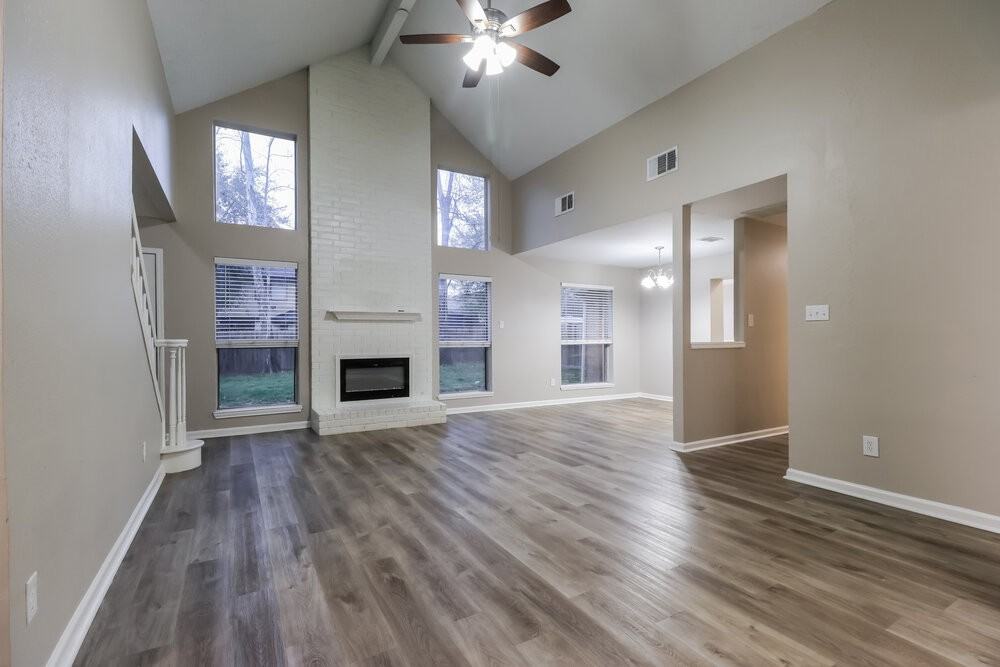 2403 Knollbrook Ln - Photo 4 of 17