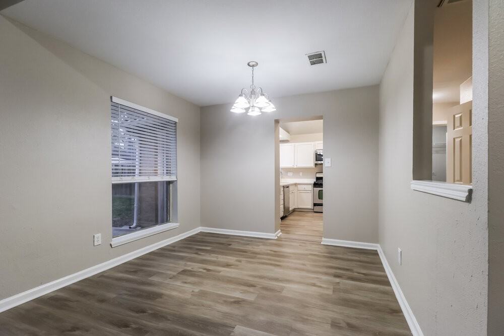 2403 Knollbrook Ln - Photo 7 of 17