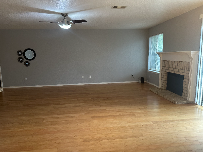 1009 Hughmont Dr - Photo 3 of 8