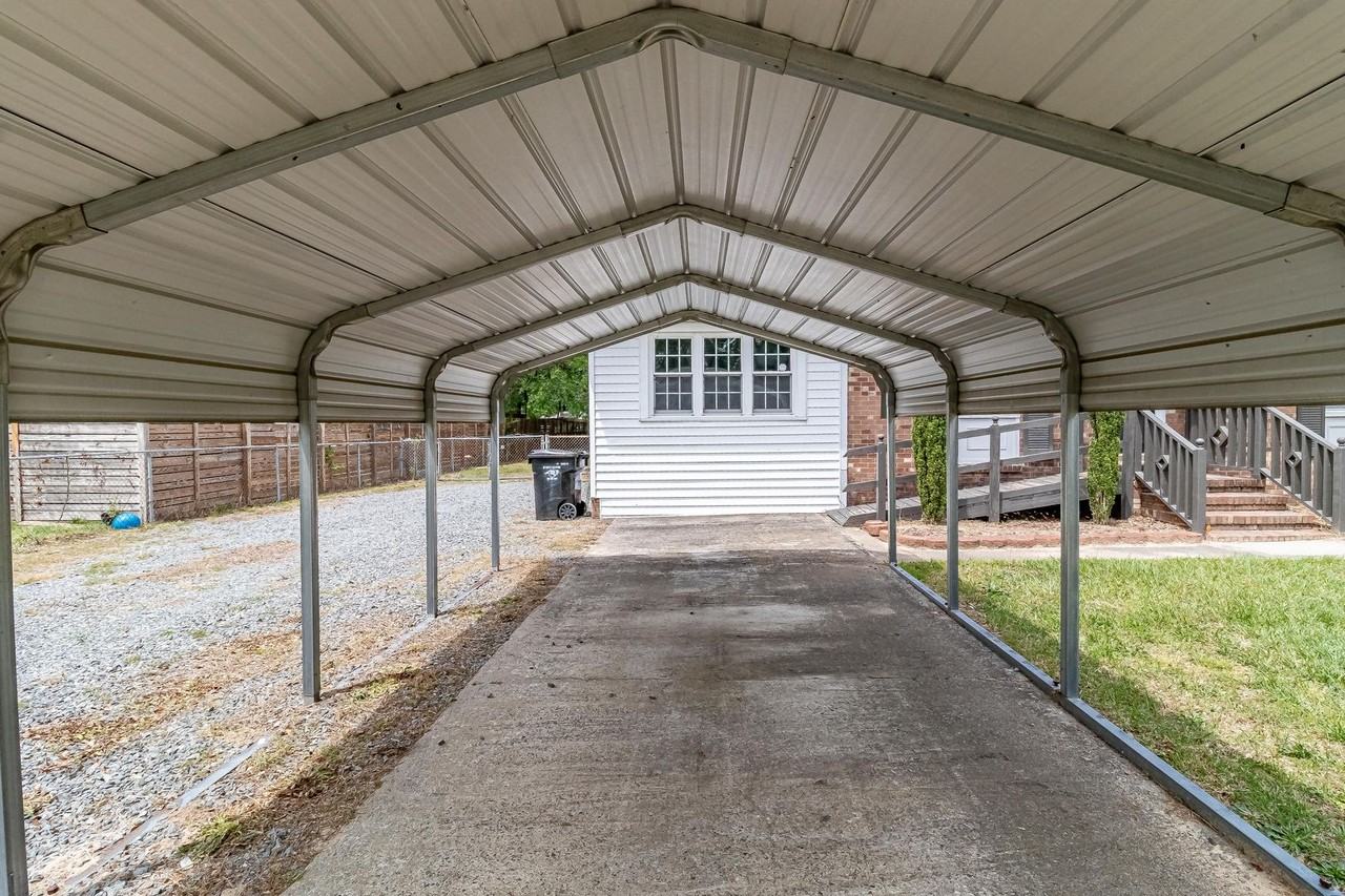 160 Oak Circle Dr - Photo 2 of 31